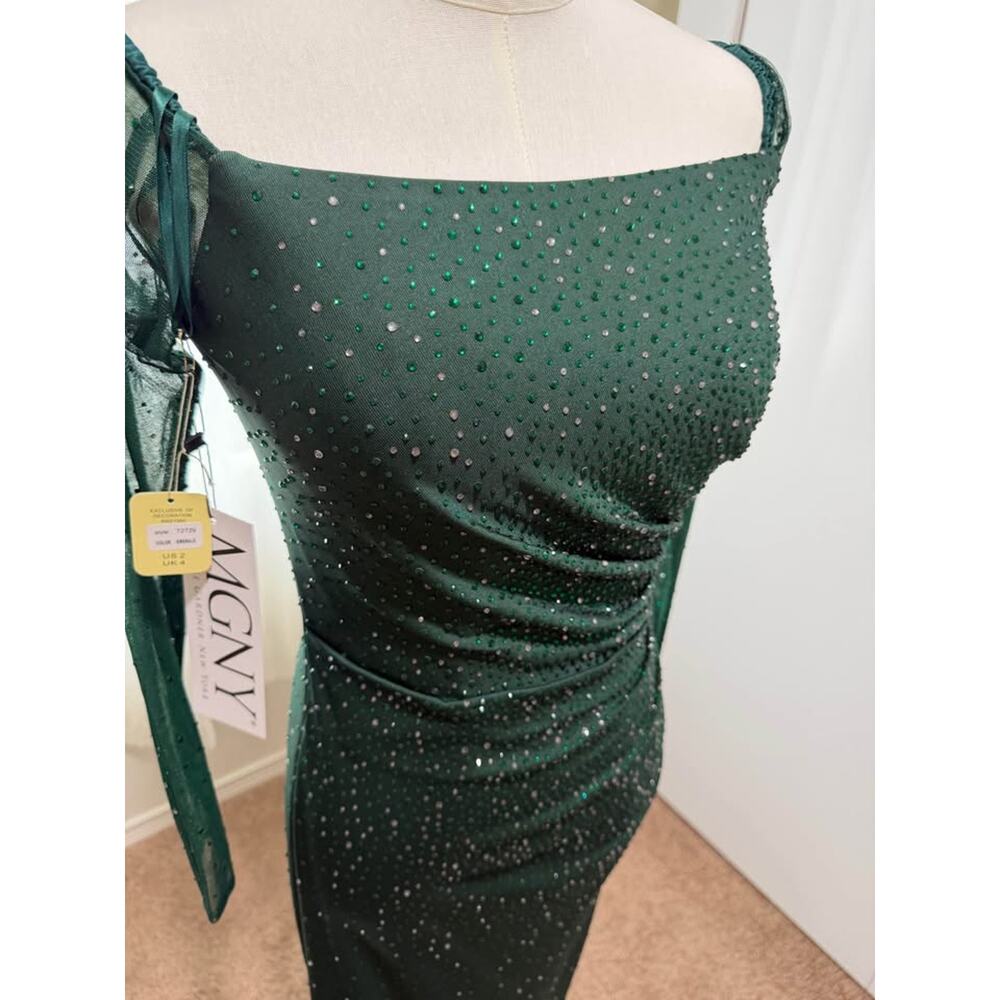 MGNY Emerald Green Formal Dress Size 2 – Rhinestone Detail ✨ NWT